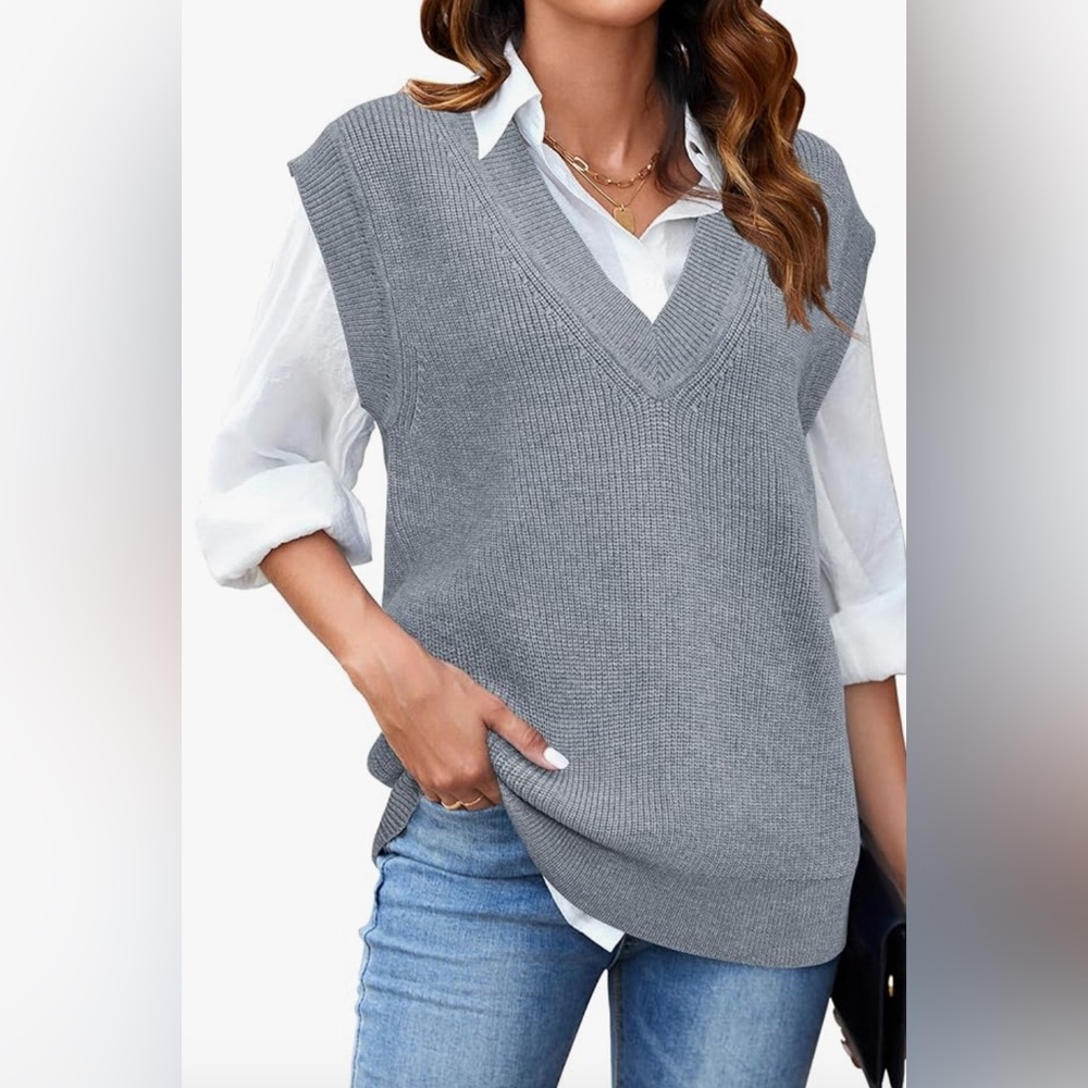 NWOT Women’s Oversized gray sweater vest. Sz small